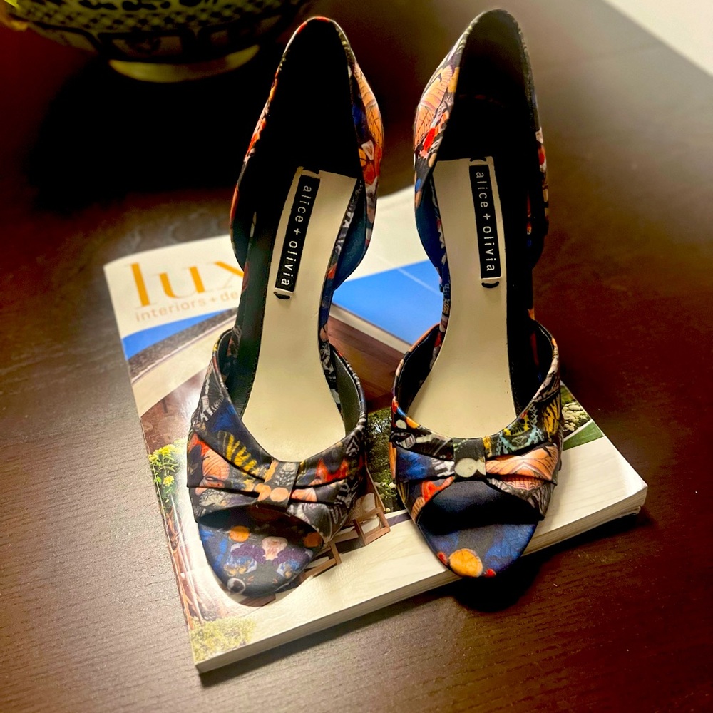 ALEX AND OLIVIA SILK PUMPS